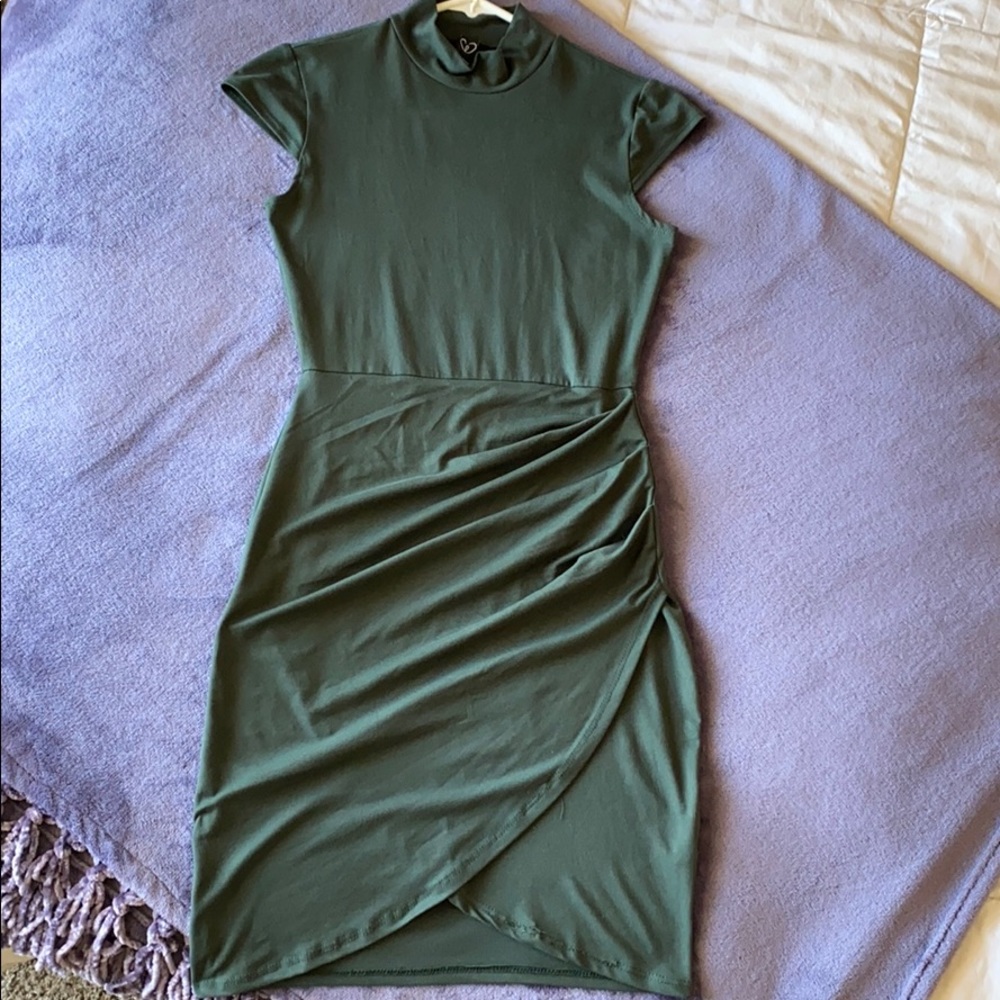 Windsor Mini wrap dress 💚